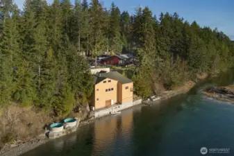 Your imagination starts here! A wall of windows on this side!