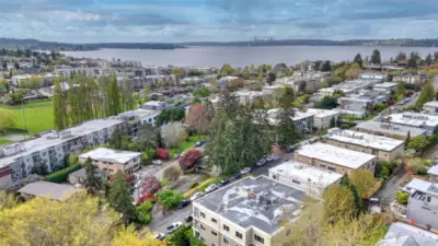 Great proximity to DT Kirkland, walkable!