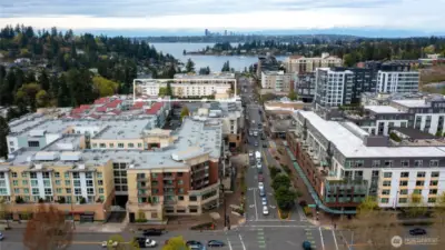 Old Main Street buzzes with boutique shops, acclaimed four-star restaurants, and vibrant local activity.