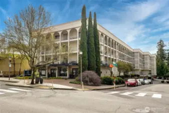 The Forum Condominiums—ideally located in the heart of vibrant Main Street, surrounded by shops, acclaimed restaurants, and lively local attractions.