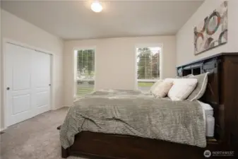 Spacious primary bedroom, with large closet!