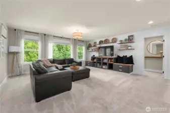 Spacious loft w/ custom entertainment center