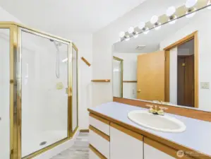 Main bathroom with shower.
