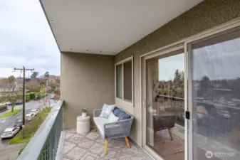 Airy north-west facing deck