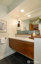 Newly Renovated Full Bathroom