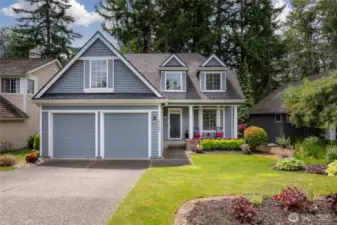 Welcome to this beautiful home located on a coveted, peaceful cul de sac. This home is in pristine condition. Gorgeous gardens welcome you..The interior features hardwood floors, soaring ceilings, a circular floorplan and room for everyone! It is all about the fabulous lifestyle..parks, swimming pool, pickleball and tennis courts and lots of trails around Yellow Lake.