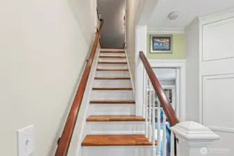 Let's head up the acacia steps to the fully finished attic space which serves as a third bedroom with a half bath to creat an upper loft ensuite.