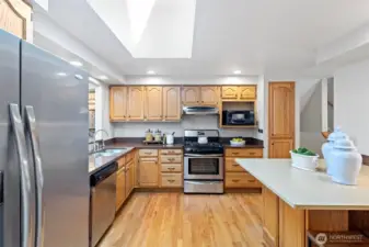 Kitchen w/Breakfast Bar
