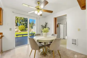 Breakfast nook/dining area