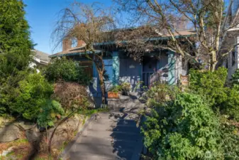 The home is on a quiet street just up from David Rodgers park and has a rentable 1BD+den apartment in the lower level with a separate entrance.