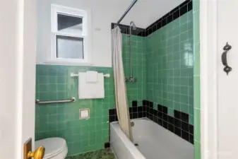 Main floor full bathroom.