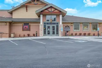 Walk to the store, pizza nights and don't forget to enjoy the new Beaumont winery.