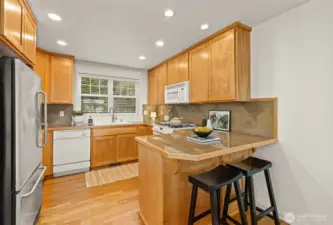 Kitchen with pennisula counter