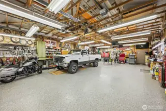 4 car garage with 200amp service