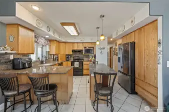 Spacious kitchen with granite counters, custom cabinets and backsplash