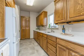Great counter space and abundant cabinetry here!