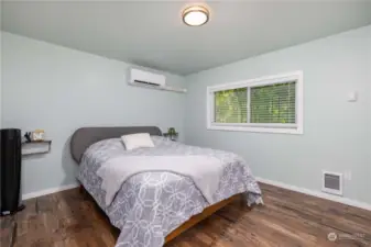 2nd bedroom w/AC