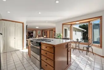 Kitchen island & coffee/appliance pantry