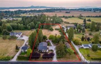 Wonderful location in the heart of Skagit valley, yet completely out of the flood zone.