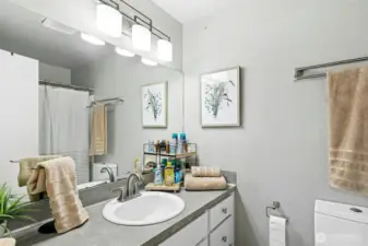 Full bath off primary
