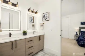 Upper Floor shared bathroom