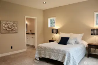 prime bedroom to bath/custom walk-in closet