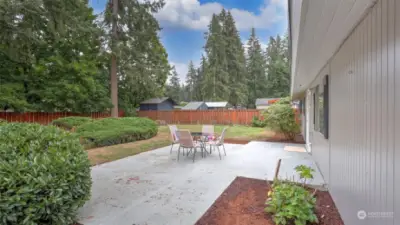 Host all summer long on this entertainment sized patio!