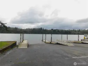 Lake Mayfield boat ramp 5 mins from Sliver Creek
