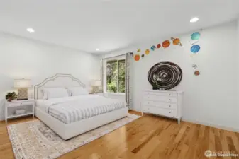 Virtually staged