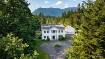 Welcome to The Lavender House at Edgewick. Tucked away in a gated community yet just off the beaten path, this is one of the Valley’s most coveted luxury estates ~ where refined elegance meets the natural beauty of the Pacific Northwest.