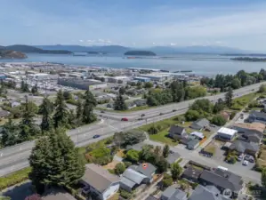 Tidy bungalow by the sea in Anacortes. Easy living and turn key.