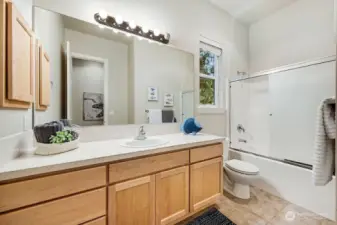 2nd bathroom with shower and tub for guest and/or family.
