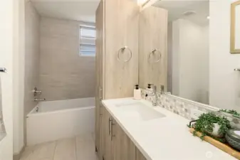 Master Bathroom En Suite