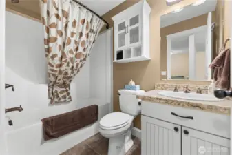 Upstairs full bathroom