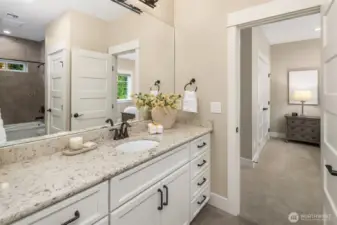 Shared bath for 2 guest bedrooms.