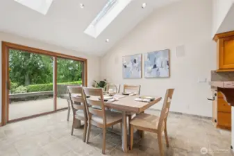 Huge dining area, flows easily from the kitchen out to the deck for dining al fresco!