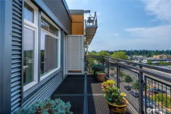 Beautiful wrap-around deck