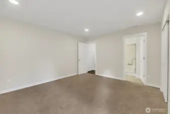 1st Floor Office or Bedroom Ensuite