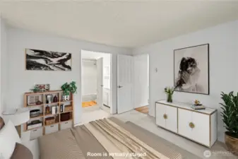 Primary bedroom with en-suite, full bath & walk-in closet
