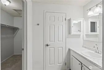 Primary bath with peak into WIC