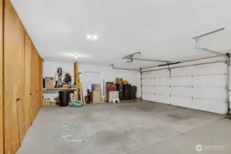 1/2 bath in garage