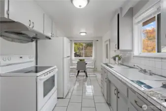 Great functional layout for ease of cooking from the prepping station to the cooktop.