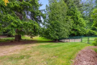 Side gate allows vehicular access to back