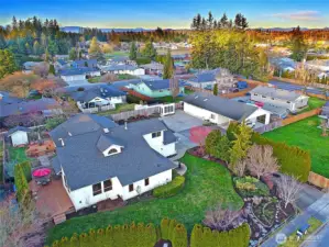 Detached Apartment and Dream-Shop w/ Covered Parking and Private Grounds~