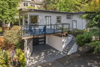 Nestled along a greenbelt just up the hill from the Ballard Locks sits this fantastic gem in Magnolia!
