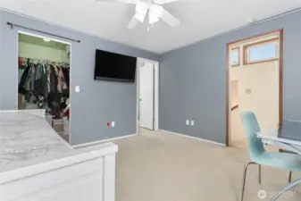 Upper level primary suite