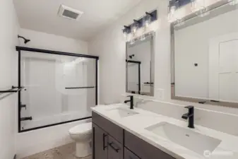 Upstairs full bath with modern finishes