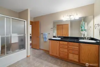 Full Guest Bathroom.