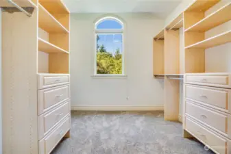 Primary suite closet.