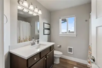 Upstairs full bathroom.